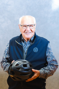 Zusammen mit seiner Ehefrau genießt er die gemeinsamen Fahrten mit dem E-Bike in und um Gablingen herum.